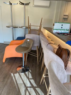 VENTE SUR DESIGNATION - LOT 5 - 4 Tables mange-debout alu - 12 Chaises - Photo 1