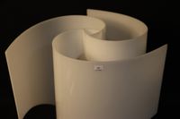 PADOVA & BOCCI. Lampe à poser en plexiglas blanc formée de t… (photo 2)
