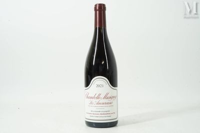une bouteille de vin posée sur une table