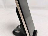 a cell phone that is sitting on top of a stand