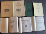 un grand nombre de livres posés sur une table