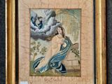 tableau représentant une femme en robe bleue, avec une colombe au-dessus de sa tête