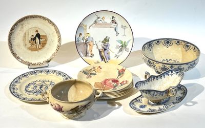 un grand nombre d'assiettes et de tasses posées sur une table