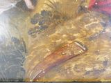 un tableau représentant une personne tenant un couteau sur une table