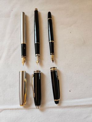 Lot de trois stylos-plume dont PARKER, CROSS et MONTBLANC (p…