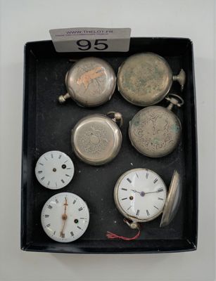 une boîte contenant de nombreux modèles de montres différents