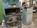 une machine qui se trouve à l'intérieur d'un bâtiment