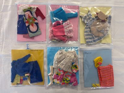 MATTEL – Lot de vêtements dans 6 pochettes dont Knitting Pretty 1967,  - Photo 1