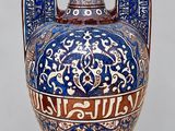 un vase bleu et marron orné d’un motif