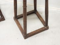 Paire de tabourets de Chantre en chêne mouluré, piètement fu… (photo 5)