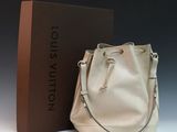 Sac seau Louis Vuitton en cuir beige, avec boîte