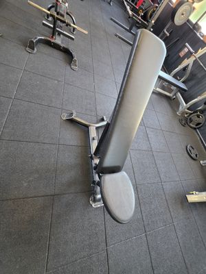 a lot of machines that are in the gym
