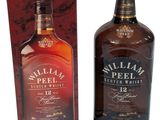 l'image d'une bouteille de whisky posée à côté d'une boîte