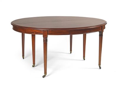 TABLE ovale à allonges en acajou et placage d'acajou, repose…