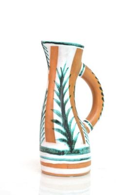 un petit vase orné d'un motif de feuille de palmier