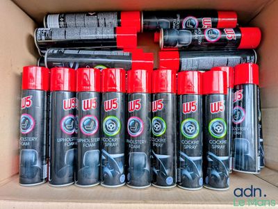 a box full of different types of airbrushes in it