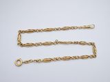 une paire de bracelets à chaîne en or avec fermoirs