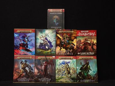 un grand nombre de livres posés sur une table
