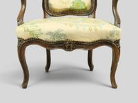 Fauteuil cabriolet en bois mouluré, sculpté et patiné, dossi… (photo 2)