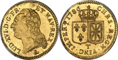 une pièce souveraine en or surmontée d'une couronne