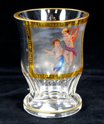 Autriche, GOBELET en cristal taillé et peint d'une scène fig…