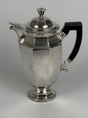 GALLIA pour CHRISTOFLE. Verseuse ou cafetière en métal argen…