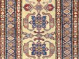 un tapis dont le dessous est orné d'un motif