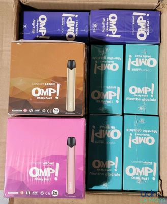 plusieurs boîtes contenant des appareils électroniques posées sur un carton
