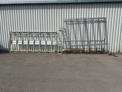 Lot d'Accessoires Automobile : Échelle, Galerie de Toit et Porte Charge
