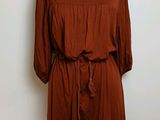 une image d'une robe marron sur un mannequin, un mannequin, un mannequin, un mannequin, un mannequin, un mannequin, un mannequin, un mannequin