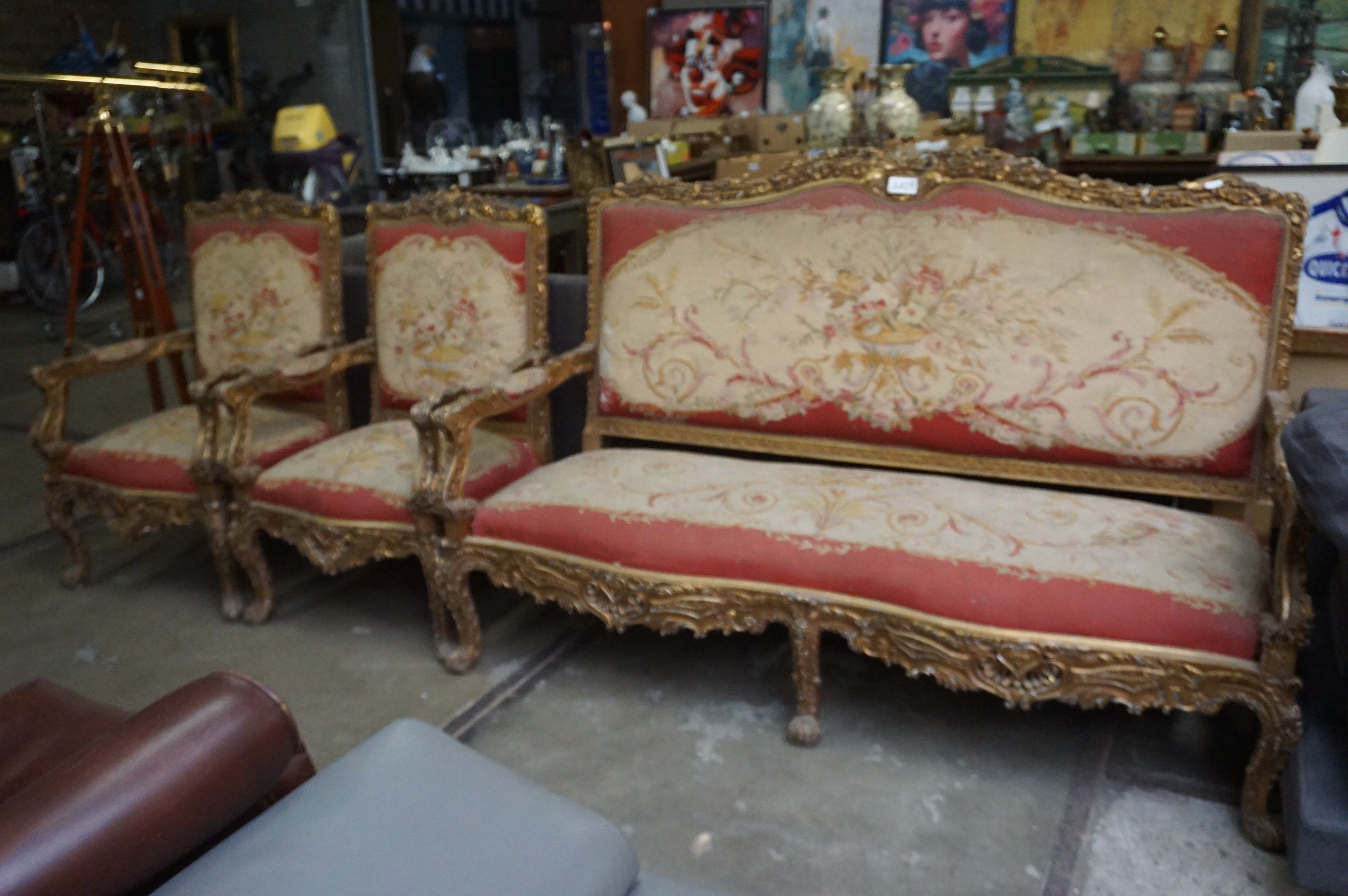 Joli ensemble de salon en trois pièces doré de style Louis X…