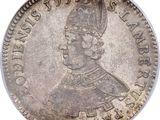 gros plan d'une pièce de monnaie surmontée d'une couronne