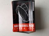 une image représentant une boîte sur laquelle figure l'image d'une main