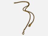 une image représentant un collier en or avec une chaîne sur fond blanc