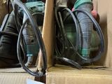 une boîte contenant de nombreux outils différents