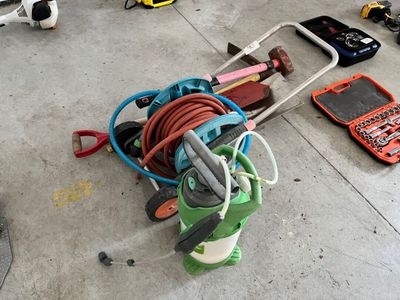 tout un tas d'outils qui traînent par terre