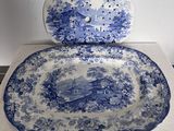 une assiette bleue et blanche ornée d'un motif bleu et blanc