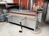 une machine placée au milieu d'une pièce