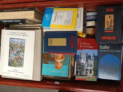 Caisse de livres sur la Géographie