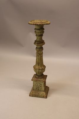 Pique cierge en fonte de jardin.