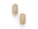 une paire de boucles d'oreilles en diamant
