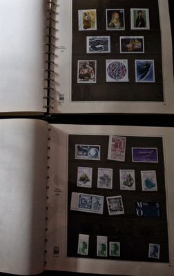 2 albums de timbres de France système SAFE DUAL avec feuille…