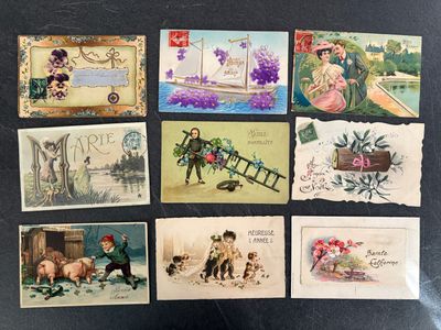 a lot of cards that are on the table