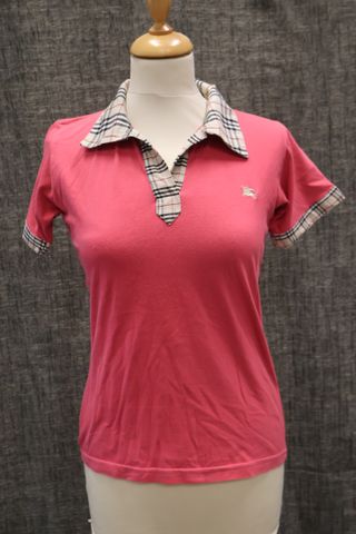 Burberry – Petit polo en coton rose. Taille :36-38 à vue