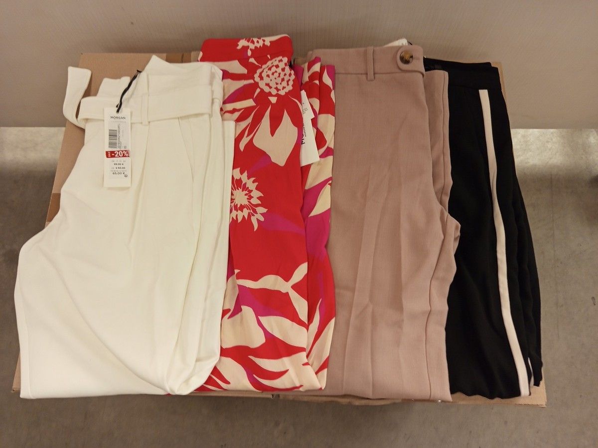 Lot de 50 pantalons (très grande variété de modèle) - pour femmes - 100% marques - Neuf, avec étiquette - 2 cartons