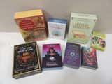 un grand nombre de livres posés sur une table