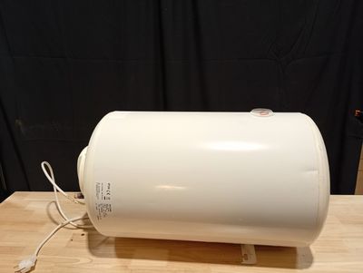 Chauffe eau Ariston lydos r80 La première photo est non cont…