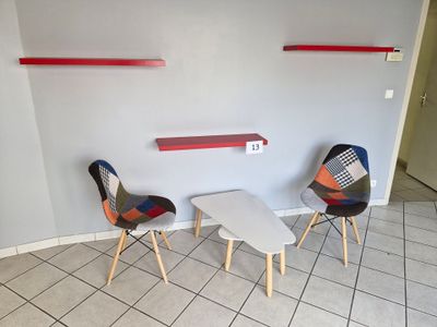 3 étagères murales mélaminé rouge et 1 autre habillage façon bois  90 