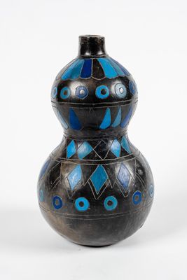 Vase de forme coloquinte en terre cuite patinée noire, cisel… - Photo 1