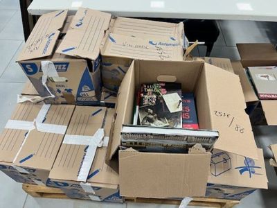 11 cartons de livres divers, brochés.